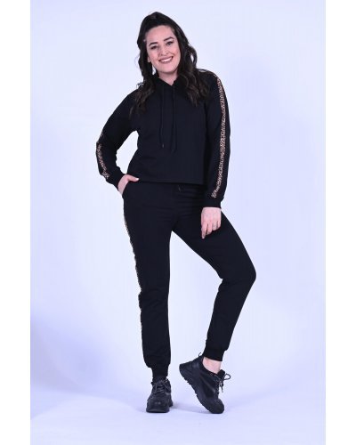Trening dama XXL, negru cu dungi animal print Tammy Treninguri dama, Trening dama XXL, negru cu dungi animal print Tammy - jojofashion.ro