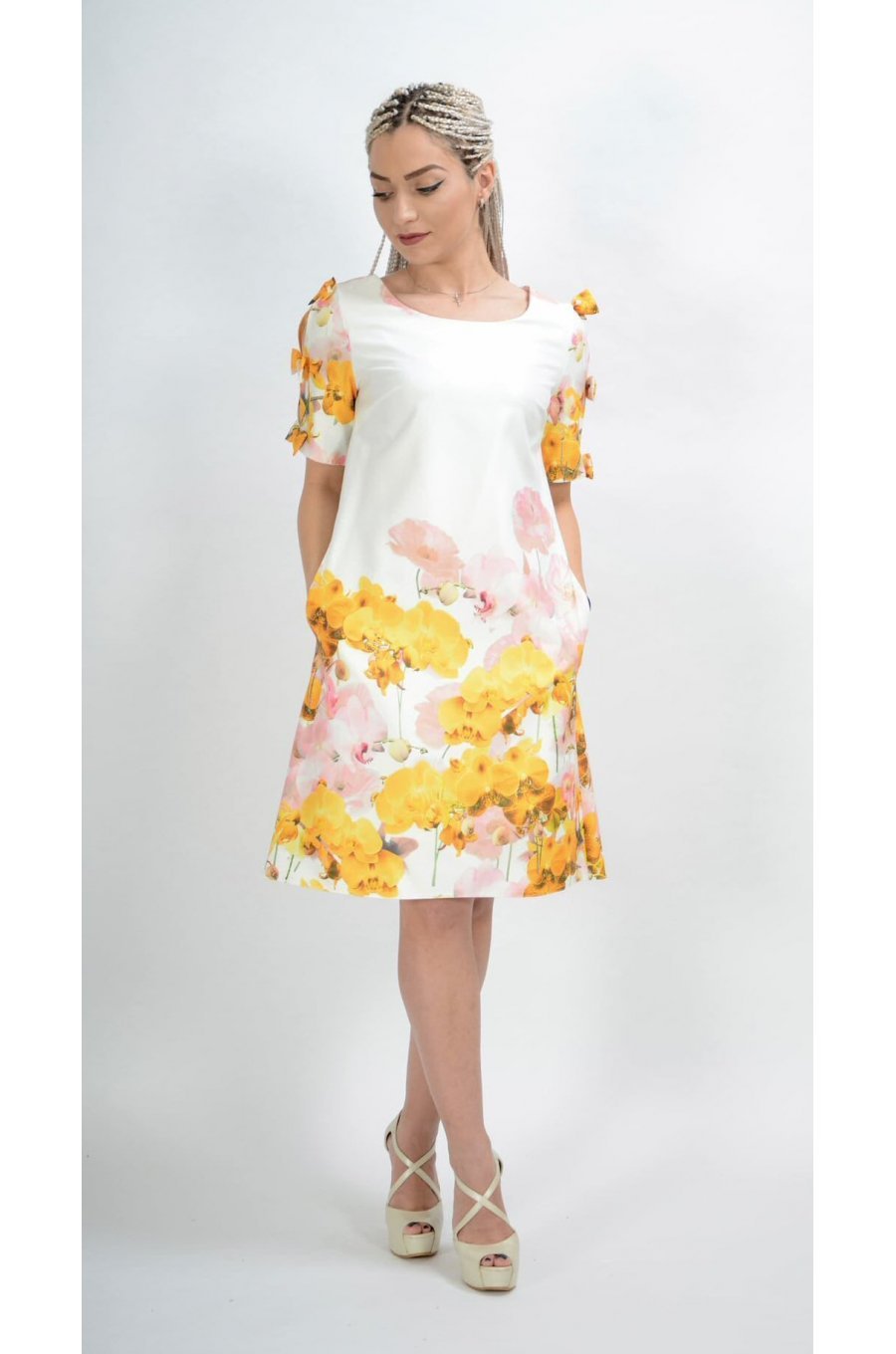 Rochie midi alba cu flori galbene croi A Barbara 3 - jojofashion.ro