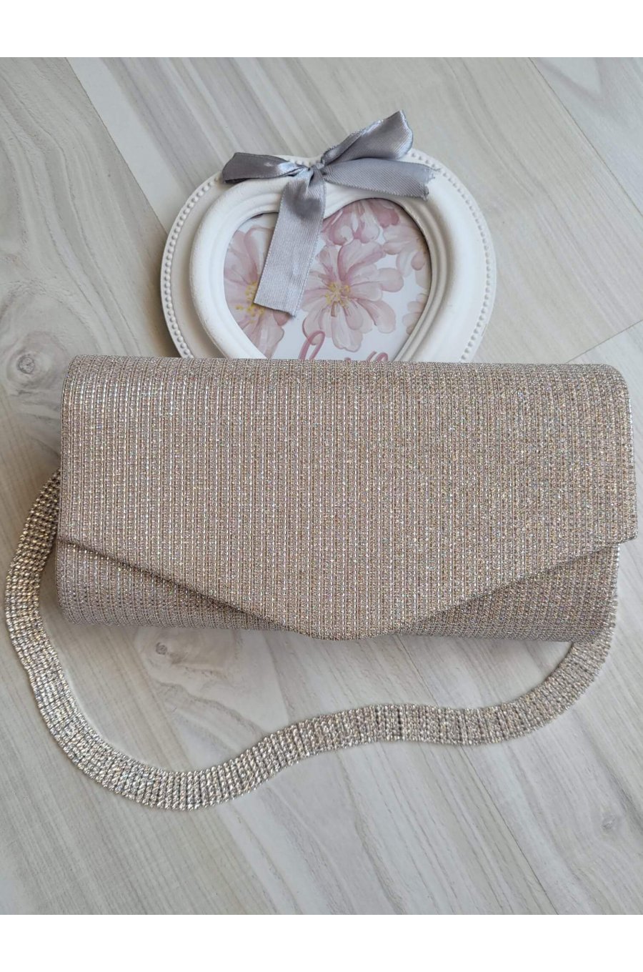 Geanta plic glitter crem Brightly Geanta plic glitter crem Brightly 1 - jojofashion.ro