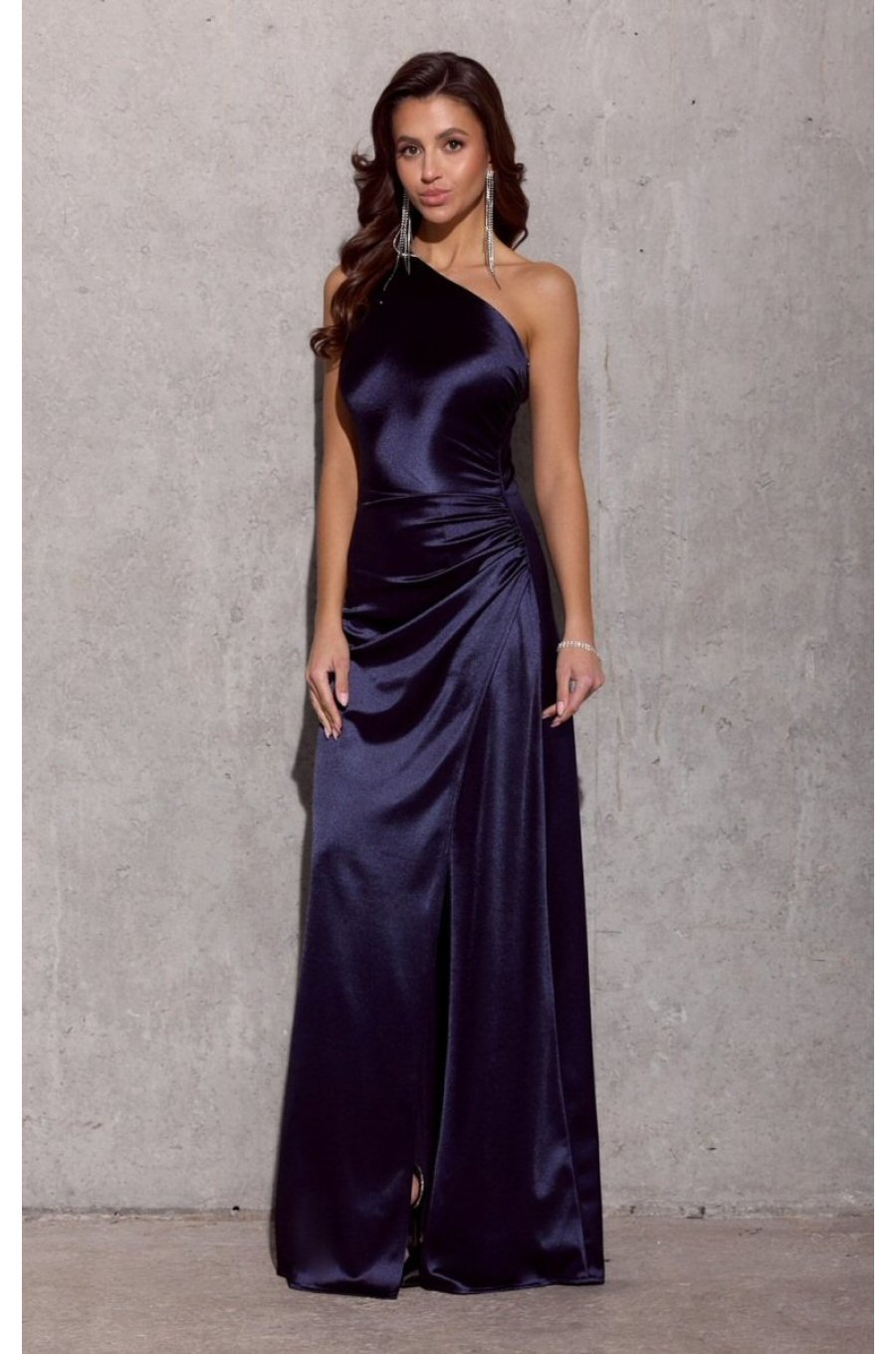 Rochie lunga din satin bleumarin navy cu un umar gol Inez 1 - jojofashion.ro