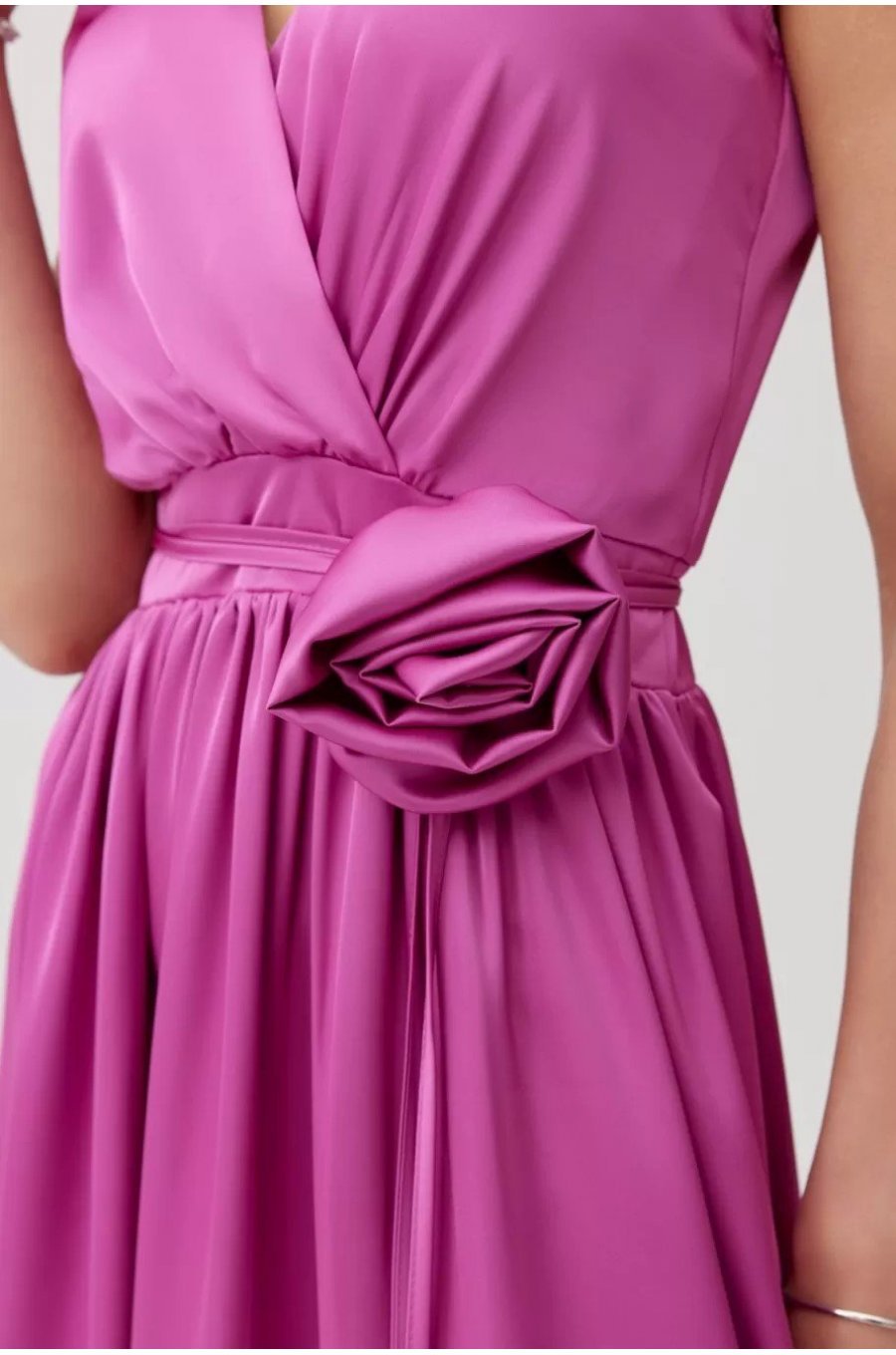 Rochie lunga din satin roz cu floare in talie PalomaR 4 - jojofashion.ro