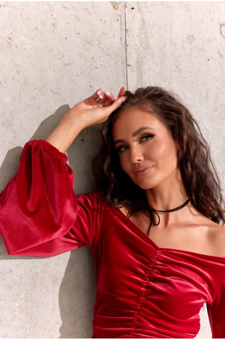 Rochie scurta rosie mulata din catifea cu maneca lunga drapata Zehra 4 - jojofashion.ro