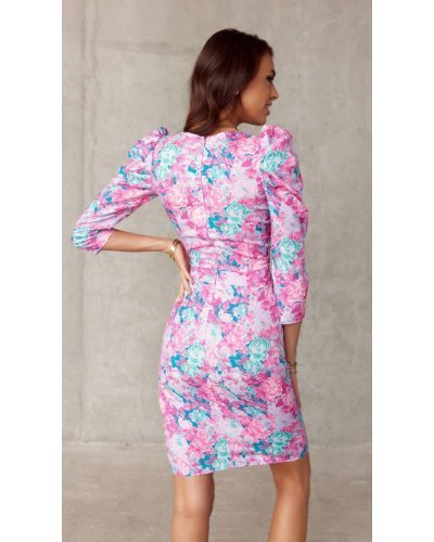 Rochie de vara roz cu flori multicolore mulata Illona Rochii de vara, Rochie de vara roz cu flori multicolore mulata Illona - jojofashion.ro