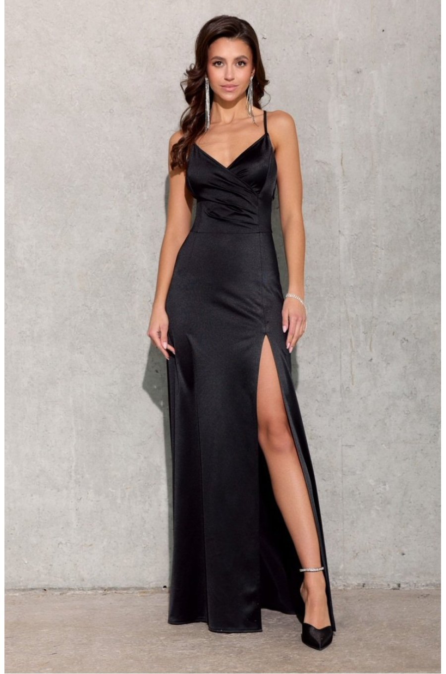 Rochie lunga neagra din satin mulata pe corp AlessandraR 1 - jojofashion.ro