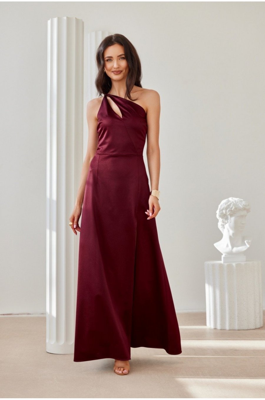 Rochie eleganta lunga din satin burgundy cu umerii goi MoanaR 1 - jojofashion.ro