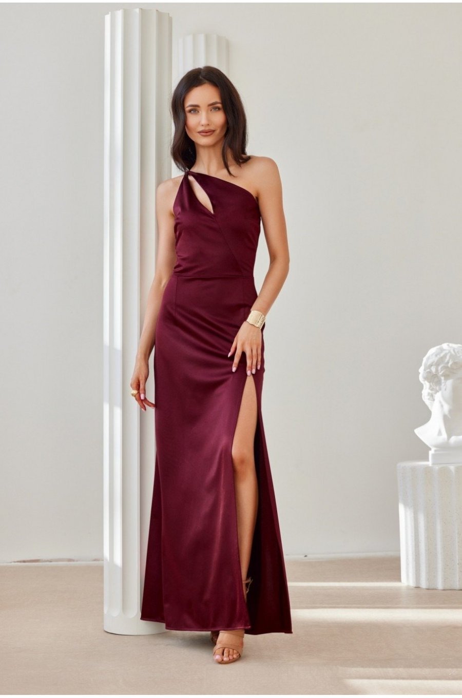 Rochie eleganta lunga din satin burgundy cu umerii goi MoanaR 3 - jojofashion.ro