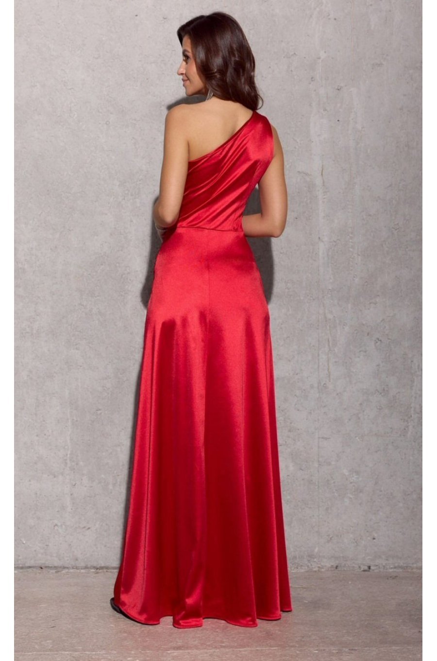 Rochie lunga rosie din satin cu un umar gol Inez 2 - jojofashion.ro