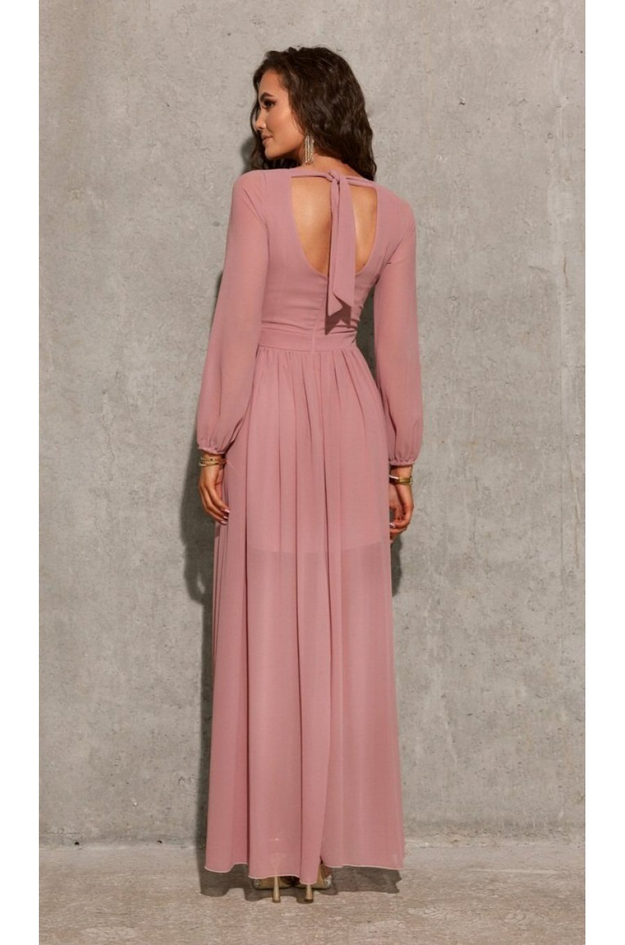 Rochie lunga din voal chiffon roz pudra vaporoasa cu maneca lunga Stella 2 - jojofashion.ro