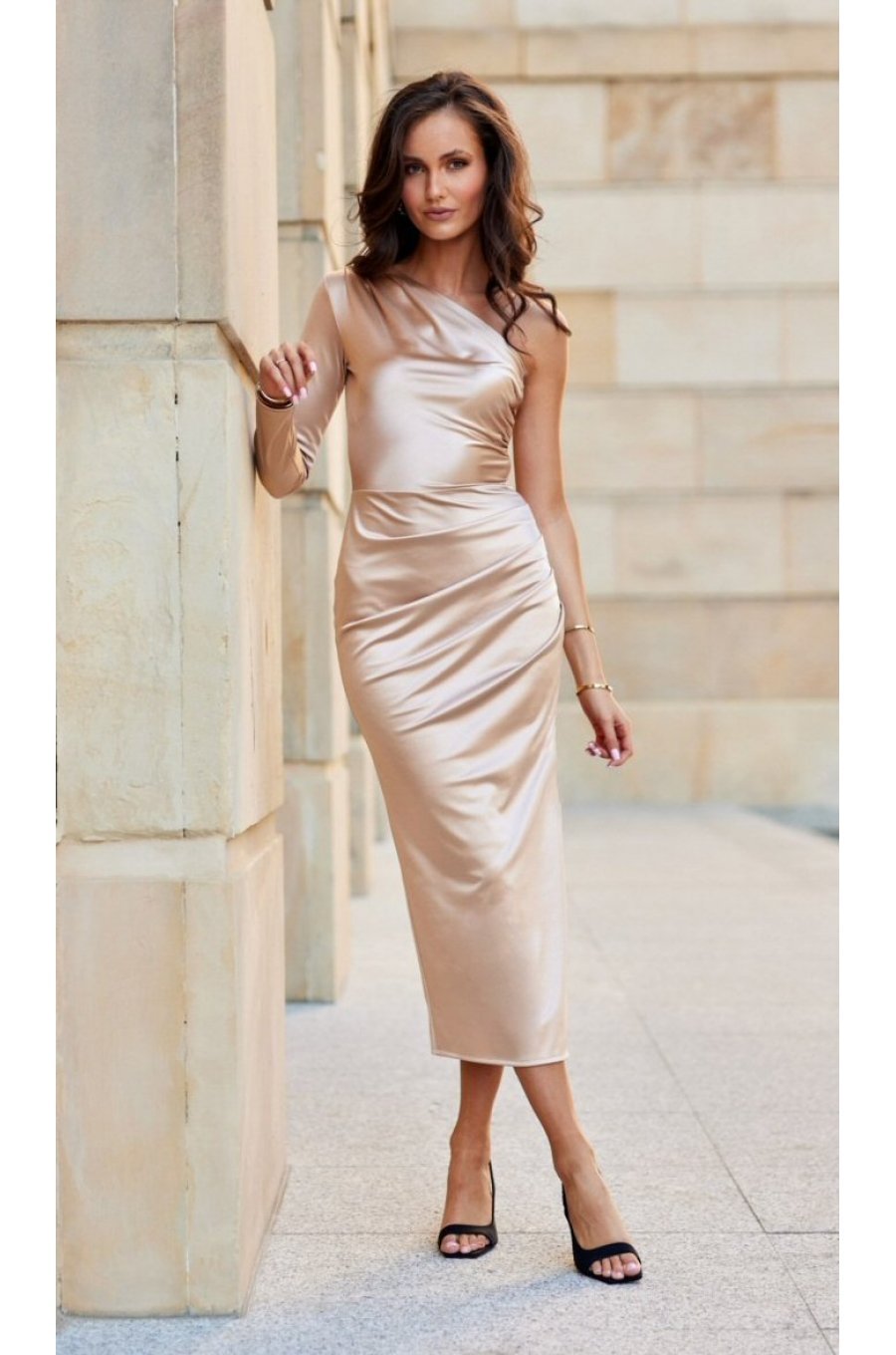 Rochie eleganta din satin bej mulata cu un umar gol Jonna 1 - jojofashion.ro