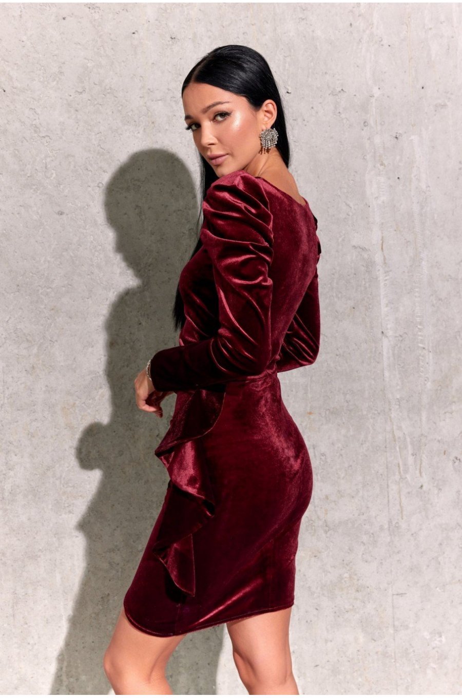 Rochie scurta mulata din catifea burgundy cu maneca lunga Lola Rochie scurta mulata din catifea burgundy cu maneca lunga Lola 2 - jojofashion.ro