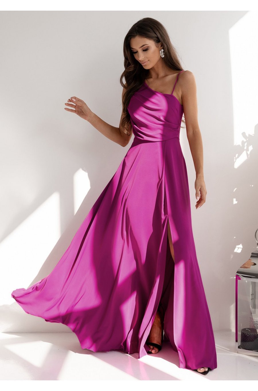 Rochie de ocazie lunga roz magenta cu un umar gol vaporoasa Monako 1 - jojofashion.ro