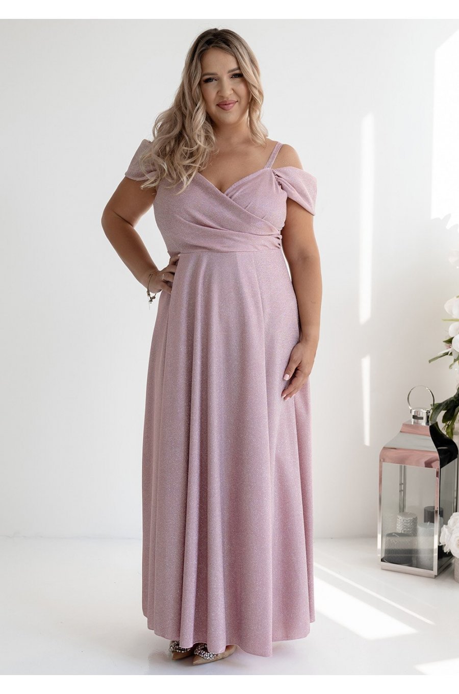 Rochie lunga eleganta glitter roz pal cu umerii goi ValentinaLux 3 - jojofashion.ro