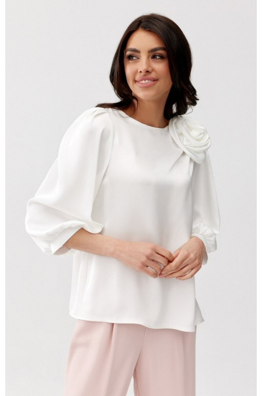 Bluza dama eleganta, din satin, alba, cu floare, GianaR Bluza dama eleganta, din satin, alba, cu floare, GianaR 1 - jojofashion.ro