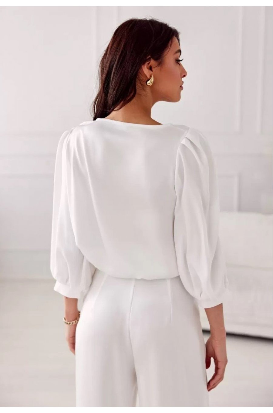 Bluza dama eleganta, din satin, alba, cu floare, GianaR Bluza dama eleganta, din satin, alba, cu floare, GianaR 2 - jojofashion.ro