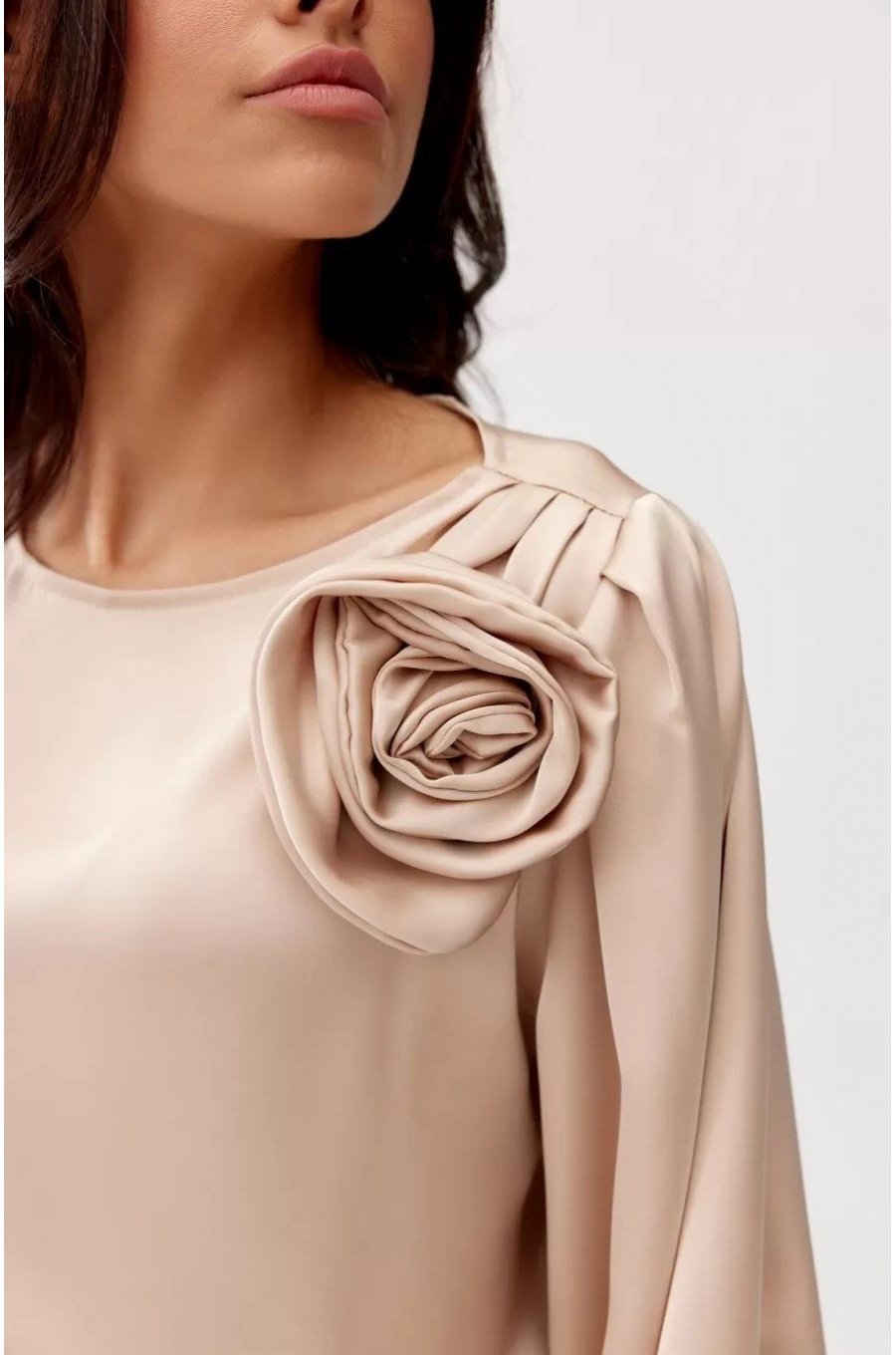 Bluza dama eleganta, din satin, bej, cu floare, GianaR Bluza dama eleganta, din satin, bej, cu floare, GianaR 5 - jojofashion.ro
