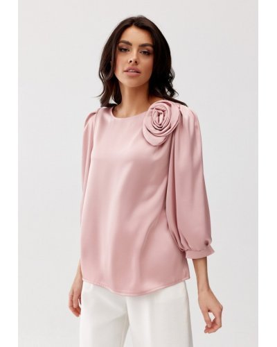 Bluza dama eleganta, din satin, roz pudra, cu floare, GianaR Bluze dama, Bluza dama eleganta, din satin, roz pudra, cu floare, GianaR - jojofashion.ro