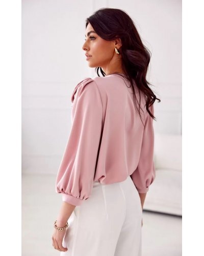 Bluza dama eleganta, din satin, roz pudra, cu floare, GianaR Bluze dama, Bluza dama eleganta, din satin, roz pudra, cu floare, GianaR - jojofashion.ro