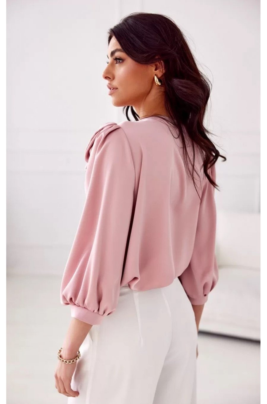 Bluza dama eleganta, din satin, roz pudra, cu floare, GianaR Bluza dama eleganta, din satin, roz pudra, cu floare, GianaR 2 - jojofashion.ro