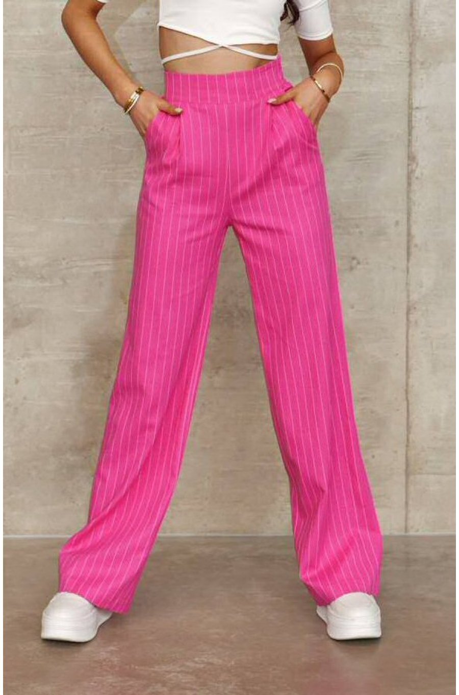Pantaloni dama eleganti, evazati, roz cu dungi albe, cu talia inalta, Akella 1 - jojofashion.ro