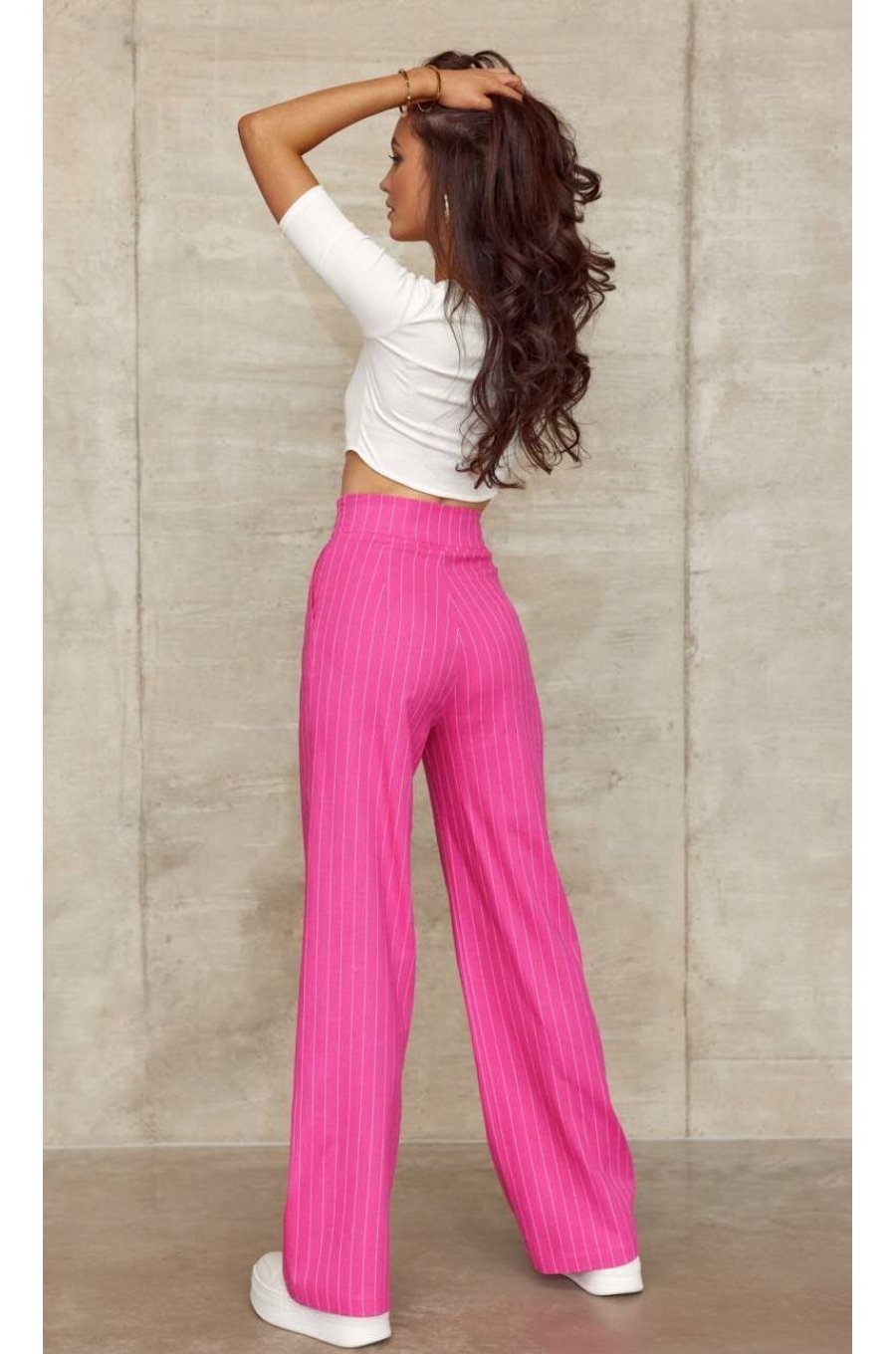 Pantaloni dama eleganti, evazati, roz cu dungi albe, cu talia inalta, Akella 2 - jojofashion.ro