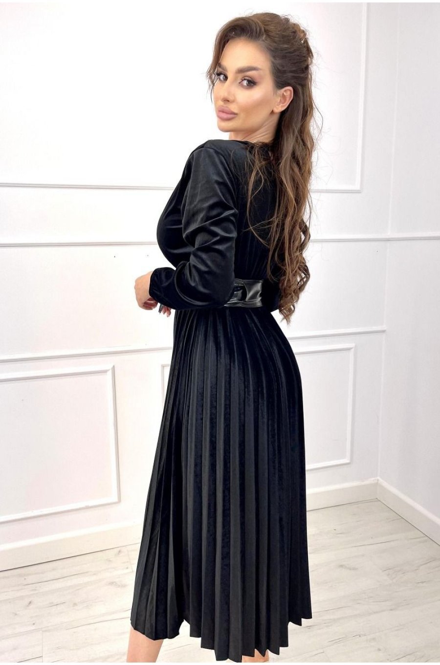 Rochie lunga neagra din catifea plisata cu maneca lunga Star 2 - jojofashion.ro