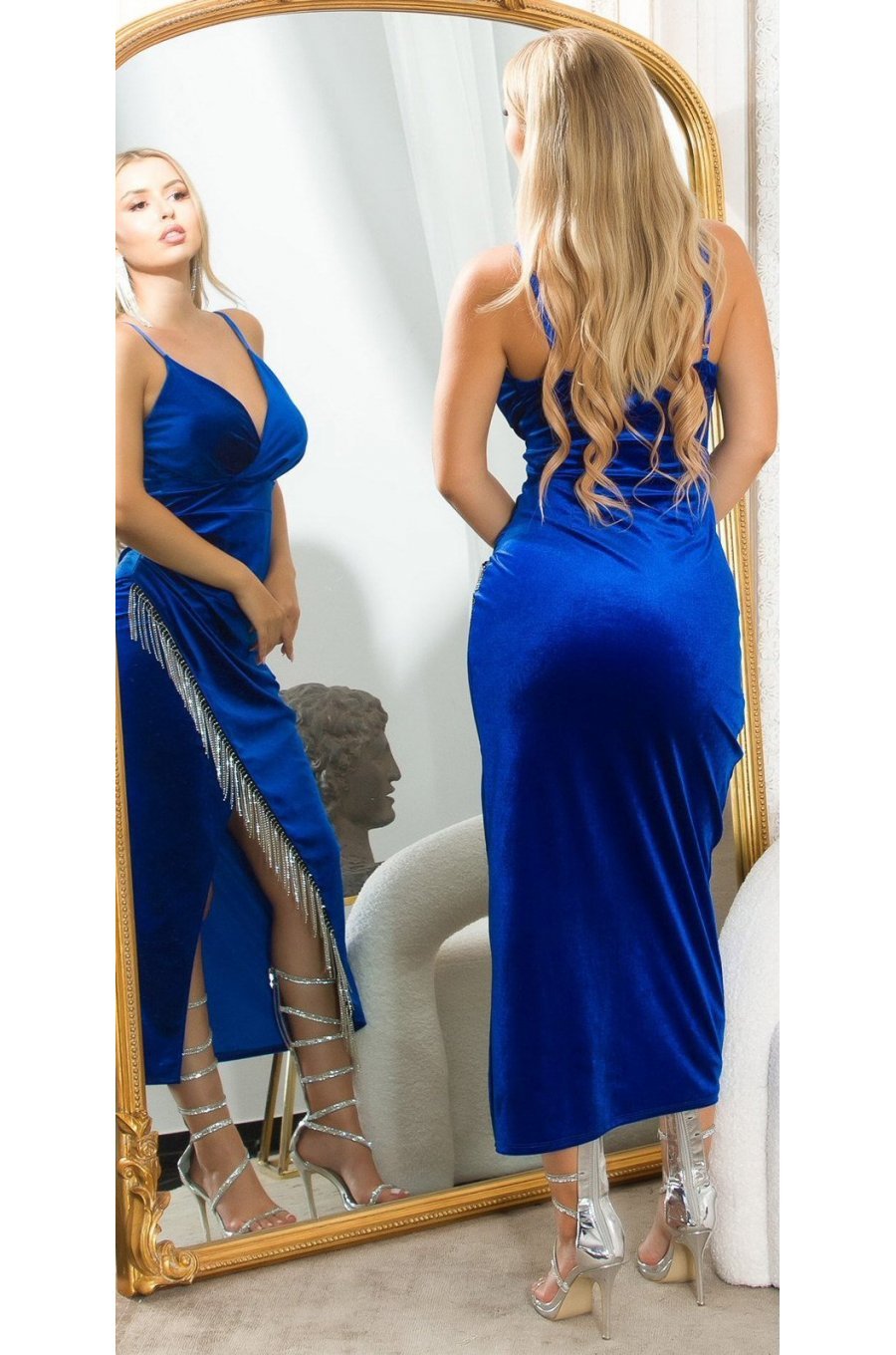 Rochie lunga din catifea albastra mulata cu franjuri din glitter Lyndsey Rochie lunga din catifea albastra mulata cu franjuri din glitter Lyndsey 2 - jojofashion.ro
