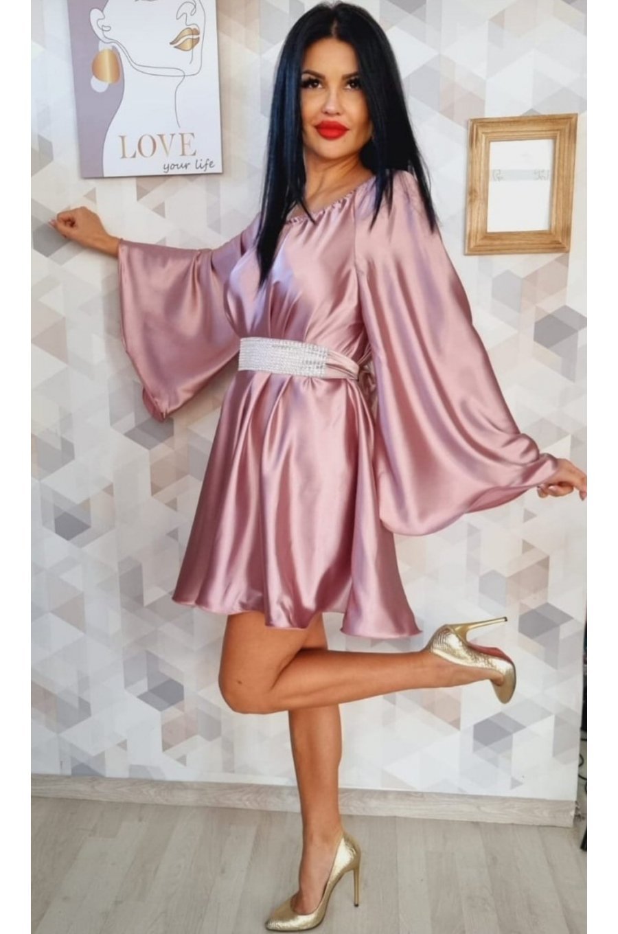Rochie scurta din satin roz baby doll vaporoasa Merida  3 - jojofashion.ro