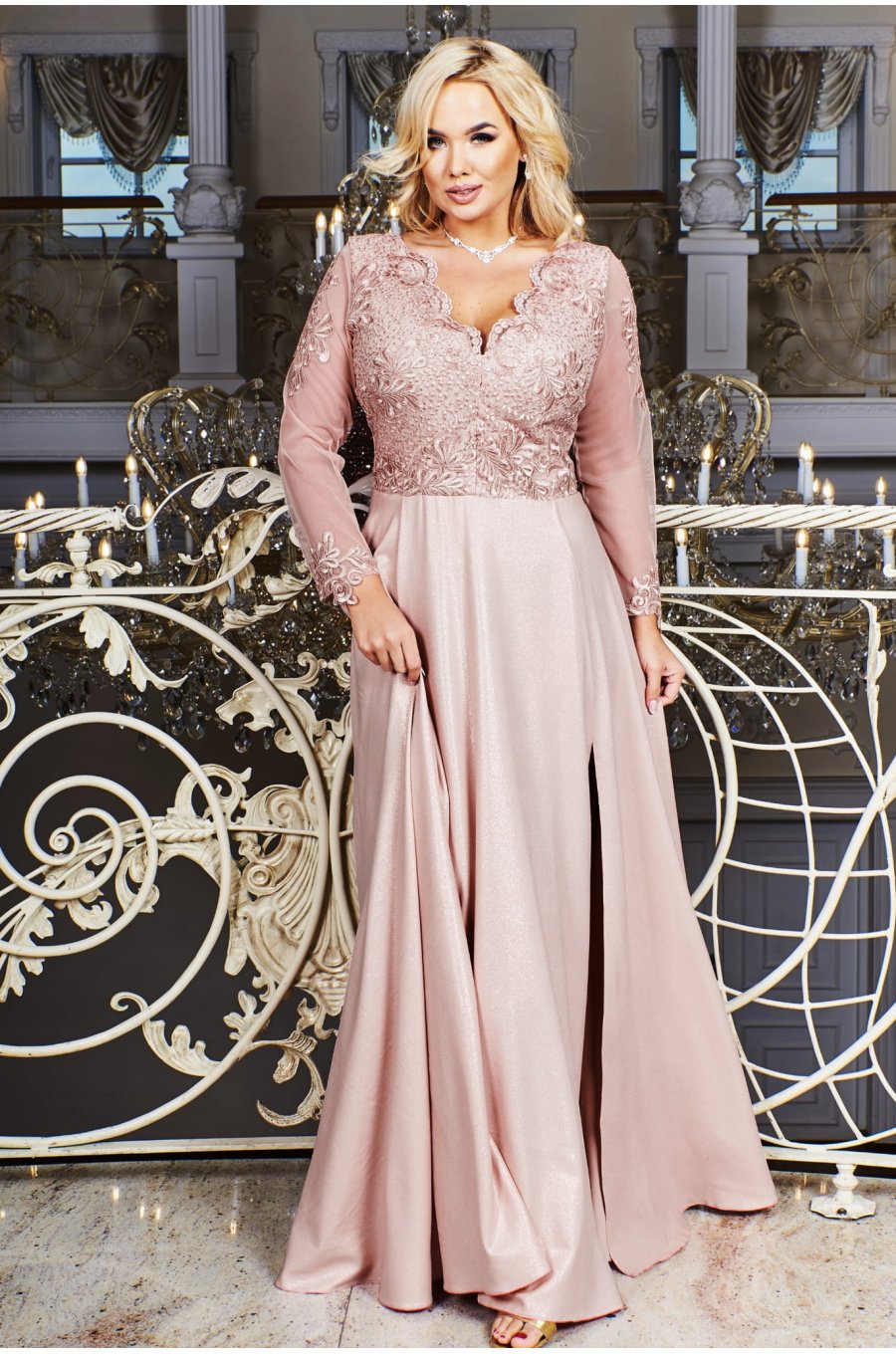 Rochie lunga din dantela brocard roz pastelat cu maneca lunga Carmen 1 - jojofashion.ro