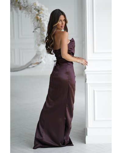 Rochie eleganta lunga din satin maro ciocolatiu mulata cu umerii goi si trandafir drapat GlamourB Rochii, Rochie eleganta lunga din satin maro ciocolatiu mulata cu umerii goi si trandafir drapat GlamourB - jojofashion.ro