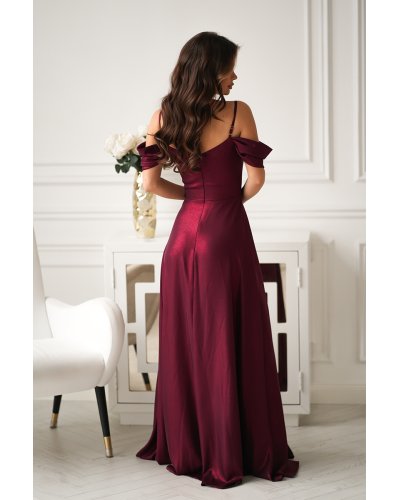 Rochii, Rochie eleganta lunga glitter burgundy cu umerii goi vaporoasa Delight - jojofashion.ro