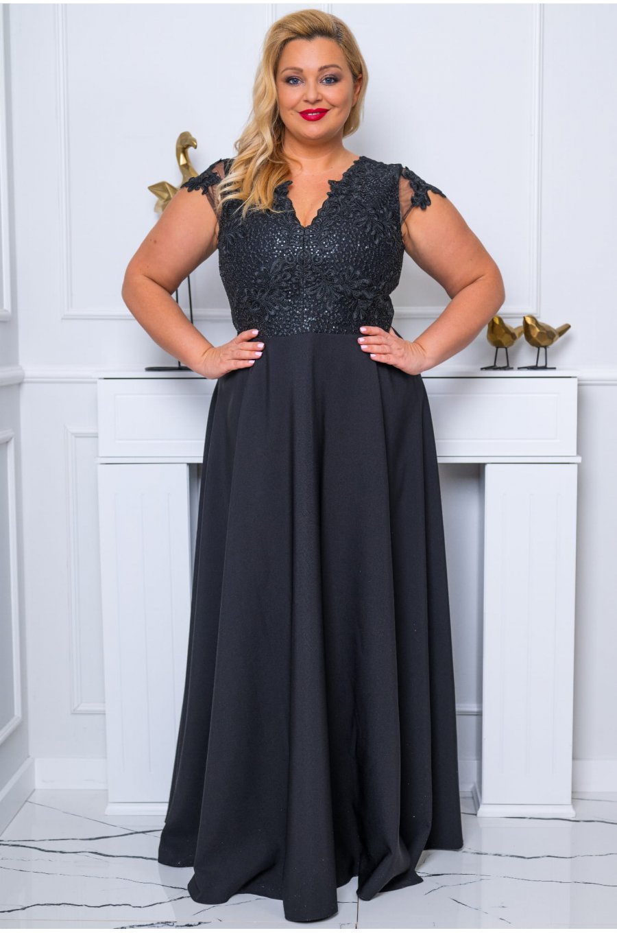 Rochie lunga eleganta neagra cu dantela CarmenII Rochie lunga eleganta neagra cu dantela CarmenII 1 - jojofashion.ro
