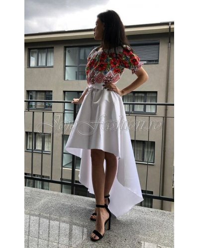 Rochie traditionala asimetrica, tafta alba si maci, cu trena, Byanca Rochie traditionala asimetrica, tafta alba si maci, cu trena, Byanca - jojofashion.ro