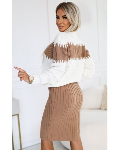 Tinuta din doua piese, fusta maro si bluza alba cu guler inalt, tricotata, Dyerra Rochii tricotate, Tinuta din doua piese, fusta maro si bluza alba cu guler inalt, tricotata, Dyerra - jojofashion.ro