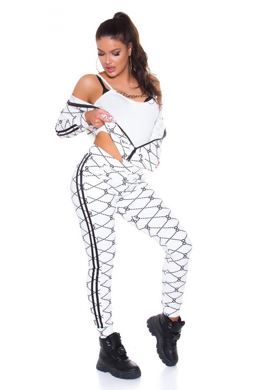 Trening dama alb cu print negru Kim Trening dama alb cu print negru Kim 1 - jojofashion.ro