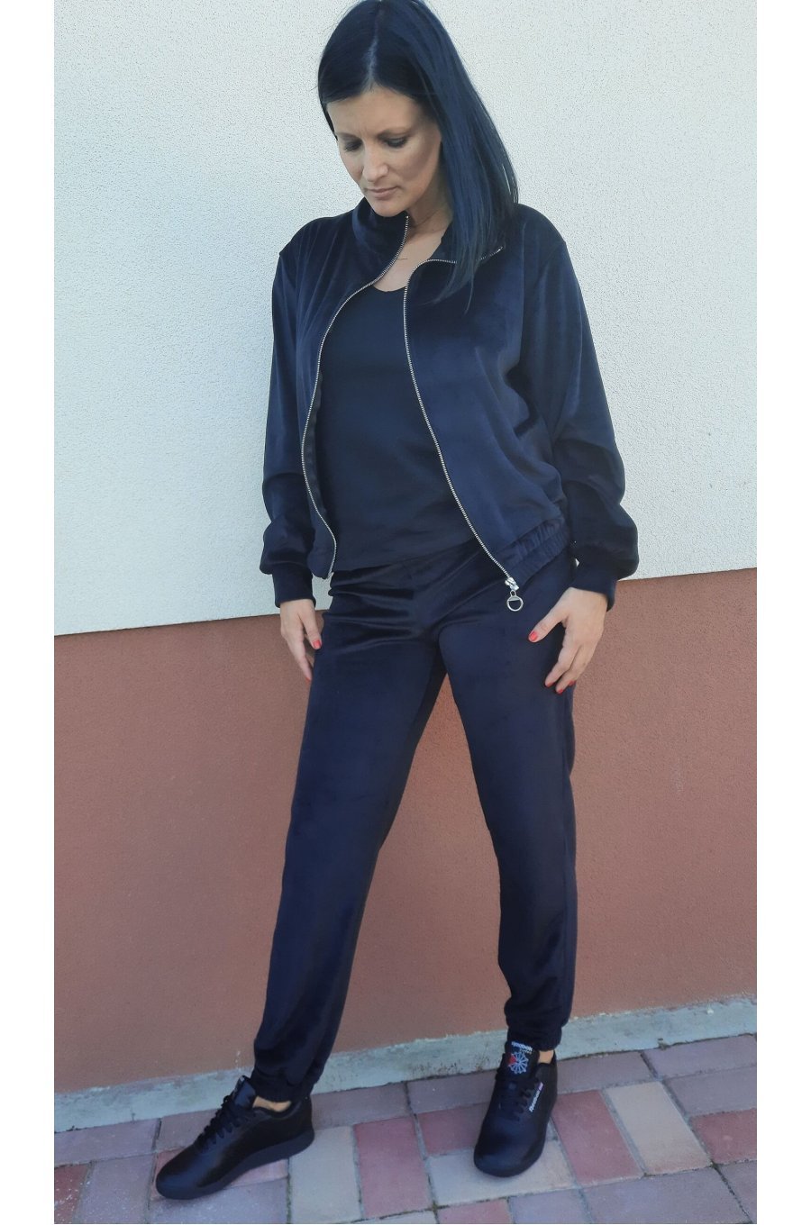 Trening dama casual catifea neagra cu fermoar Miky Trening dama casual catifea neagra cu fermoar Miky 1 - jojofashion.ro