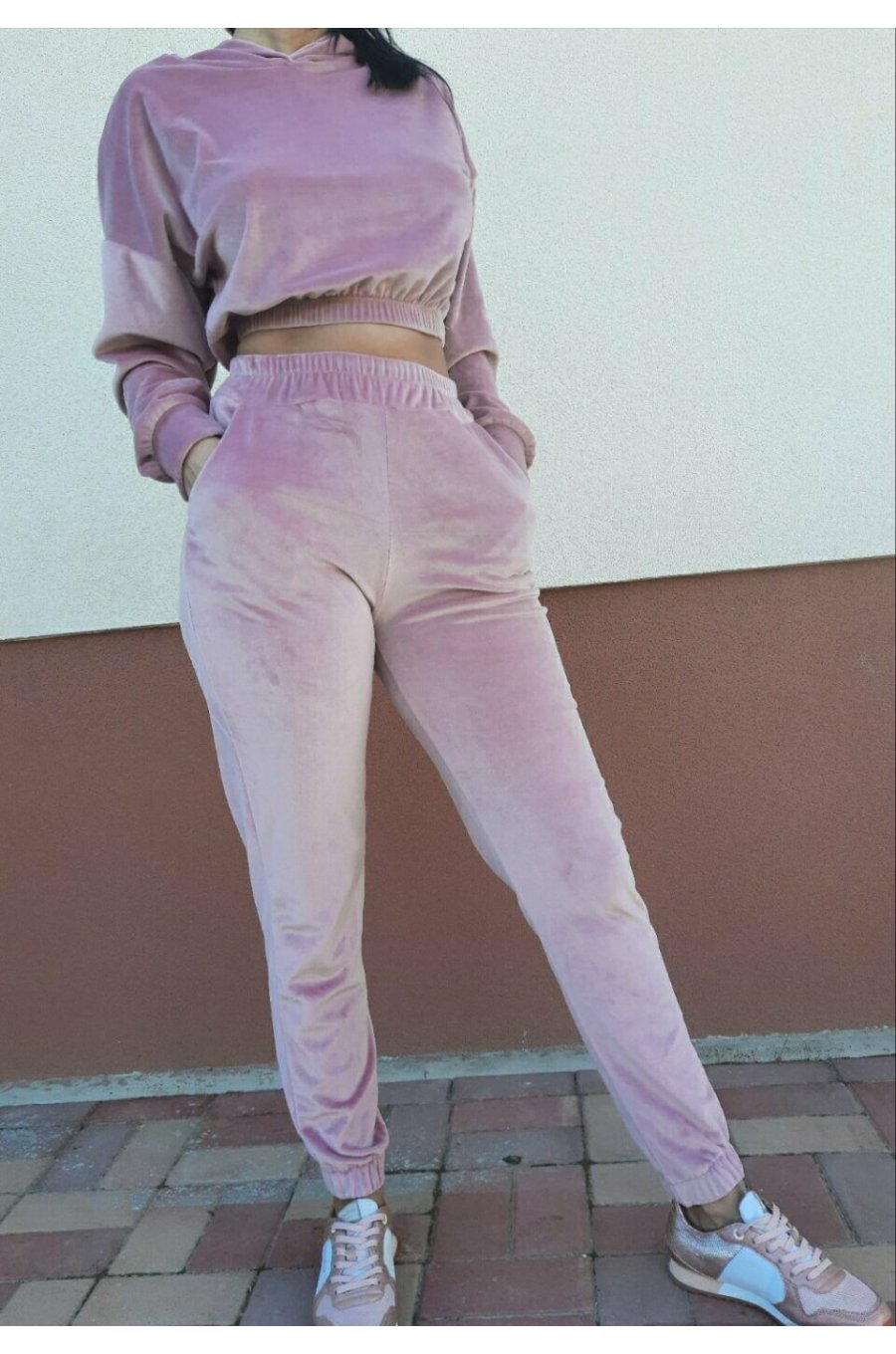 Trening dama, crop top, catifea, roz pudra Gyssa 1 - jojofashion.ro