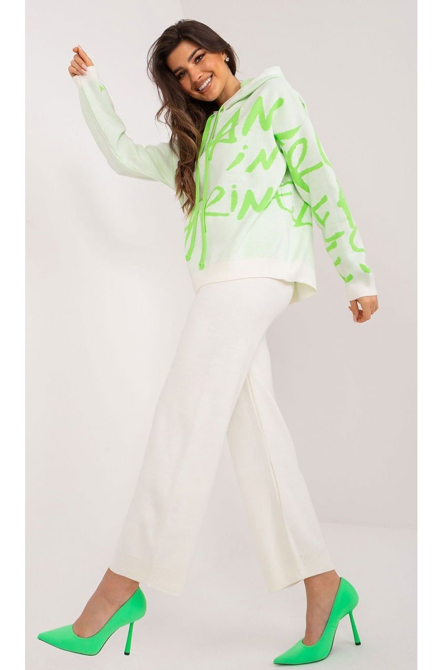 Compleu dama din acril, ecru cu scris verde neon, cu gluga, casual, Tonya2 Compleu dama din acril, ecru cu scris verde neon, cu gluga, casual, Tonya2 1 - jojofashion.ro