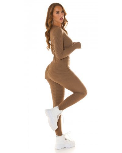 Compleu tricotat din doua piese, vascoza maro, mulat, cu maneca lunga, Halsey Treninguri dama, Compleu tricotat din doua piese, vascoza maro, mulat, cu maneca lunga, Halsey - jojofashion.ro