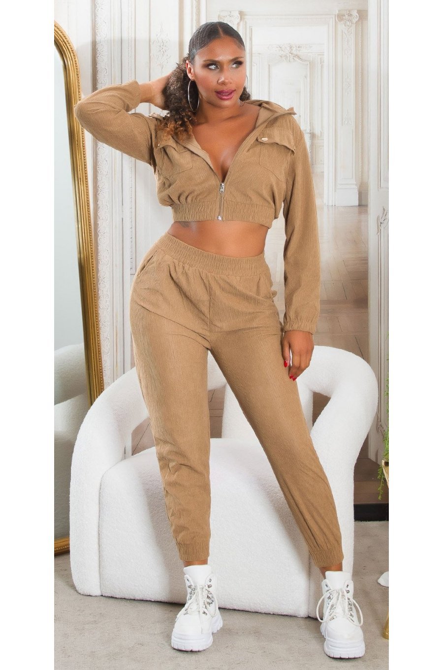 Trening dama cappuccino, cu bluza crop, buzunare si gluga, Nakamura Trening dama cappuccino, cu bluza crop, buzunare si gluga, Nakamura 1 - jojofashion.ro