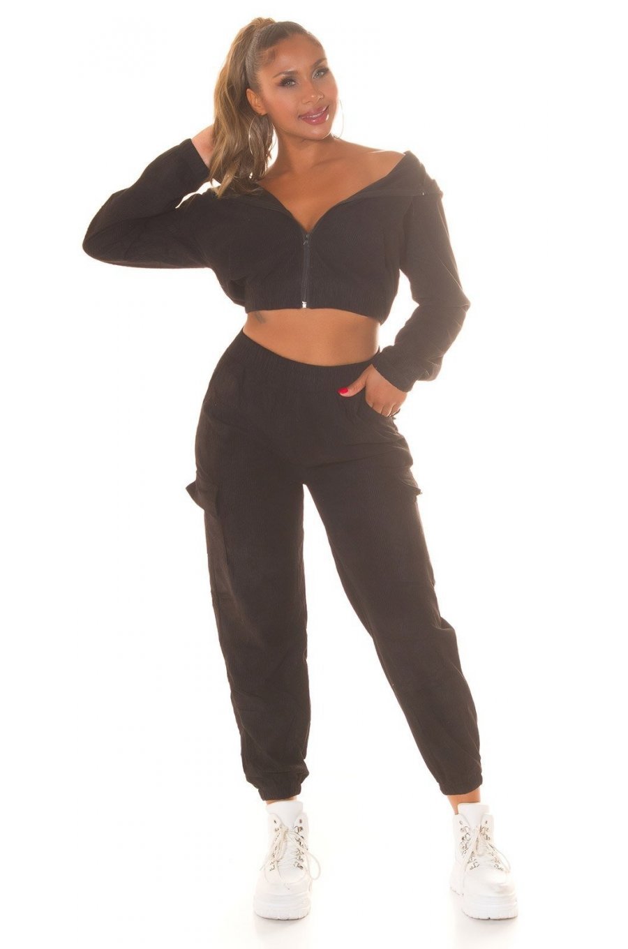 Trening dama cargo, negru, cu gluga si buzunare aplicate, Kasandra Trening dama cargo, negru, cu gluga si buzunare aplicate, Kasandra 3 - jojofashion.ro