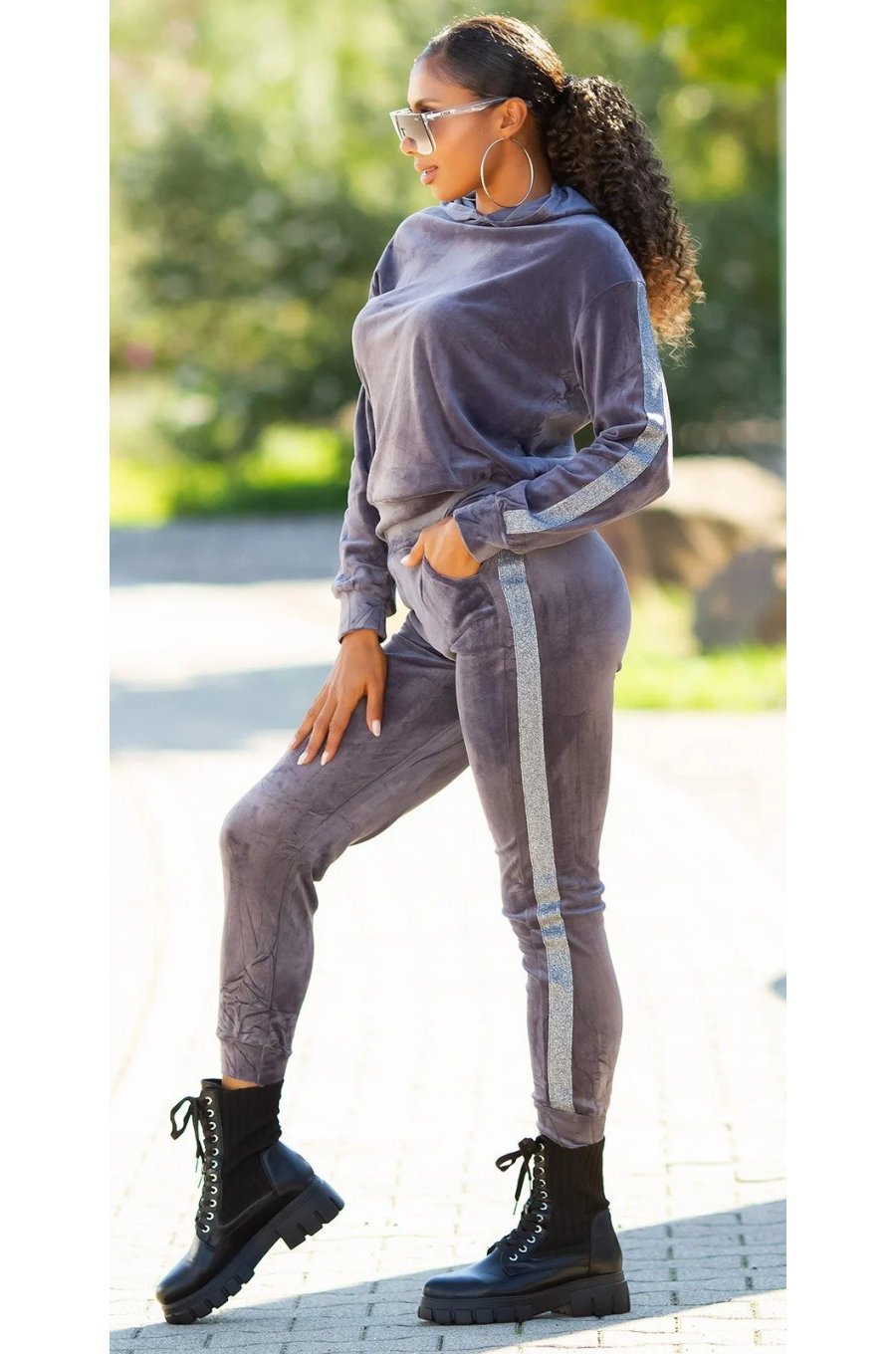 Trening dama casual, catifea, gri, cu gluga Anthos Trening dama casual, catifea, gri, cu gluga Anthos 1 - jojofashion.ro