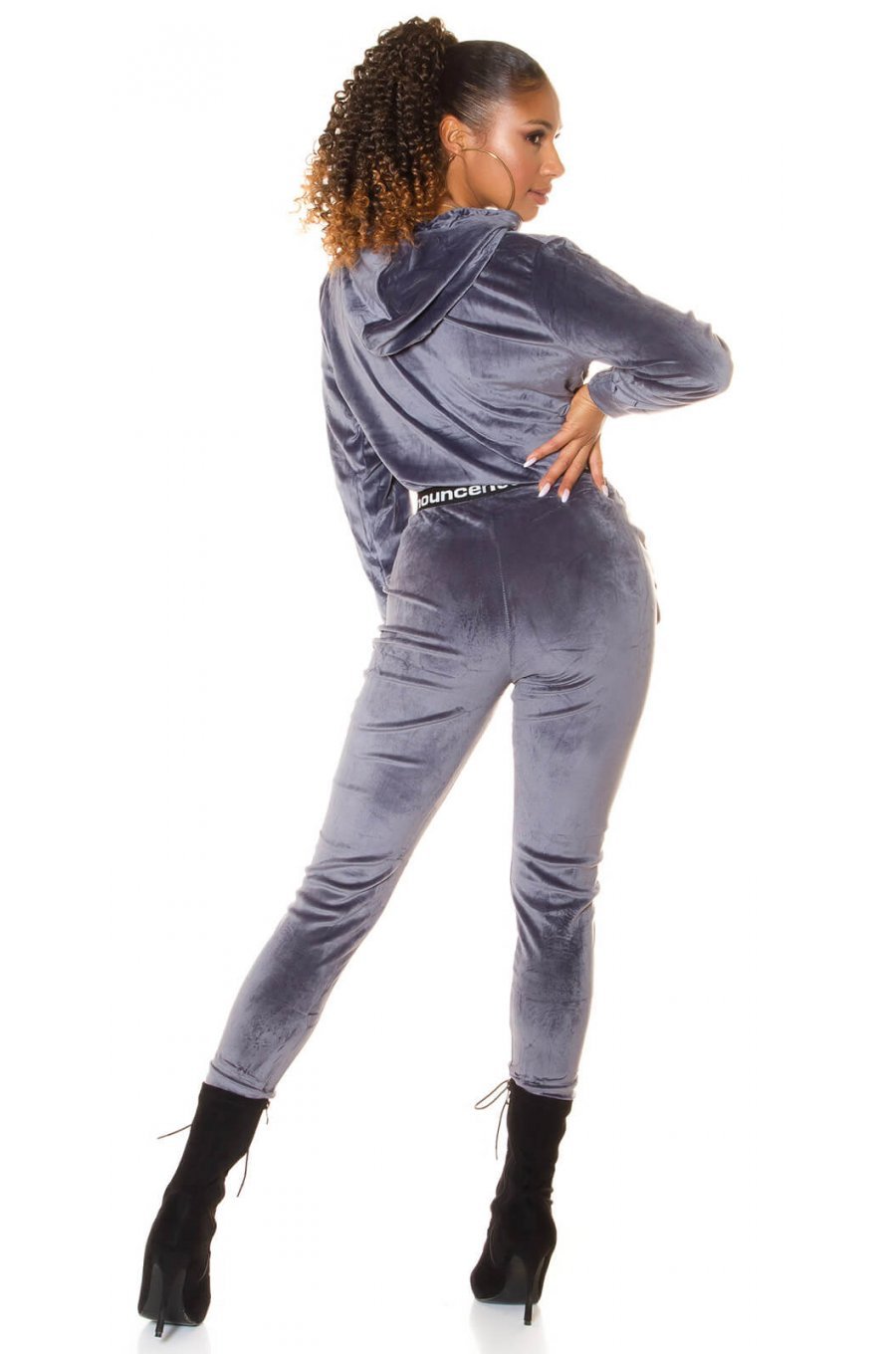 Trening dama casual catifea gri cu gluga Aleksis Trening dama casual catifea gri cu gluga Aleksis 2 - jojofashion.ro