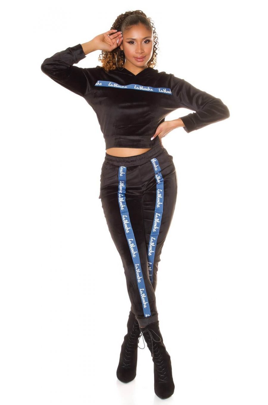 Trening dama casual, catifea, negru cu dungi bleu Sonja Trening dama casual, catifea, negru cu dungi bleu Sonja 1 - jojofashion.ro