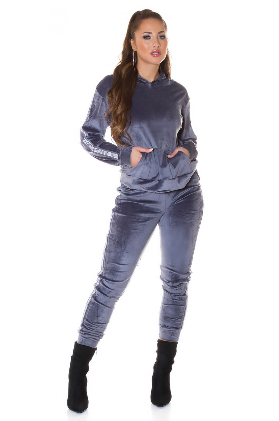 Trening dama catifea gri cu gluga Firuze Trening dama catifea gri cu gluga Firuze 1 - jojofashion.ro