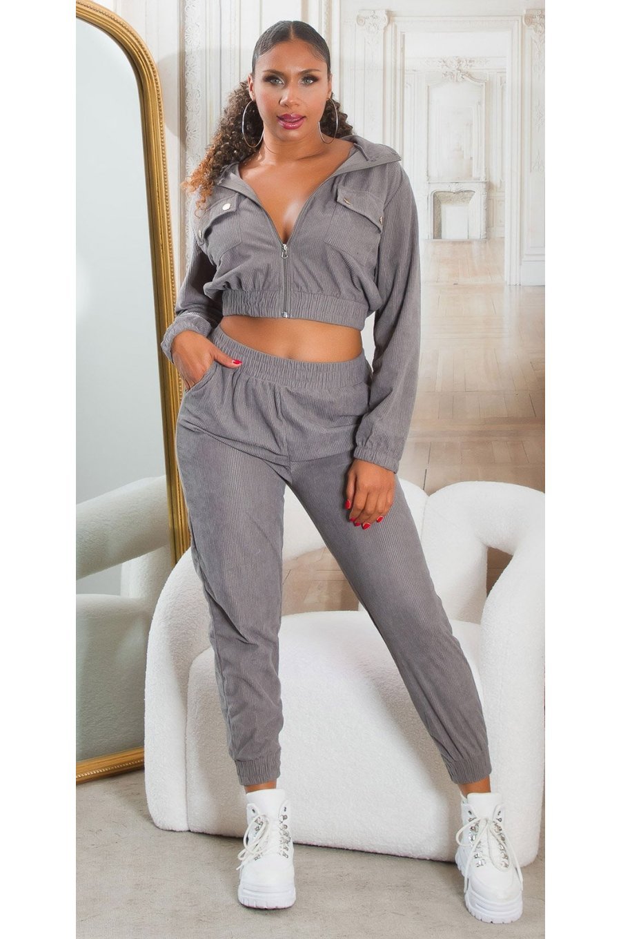Trening dama gri, cu bluza crop, buzunare si gluga, Nakamura Trening dama gri, cu bluza crop, buzunare si gluga, Nakamura 1 - jojofashion.ro