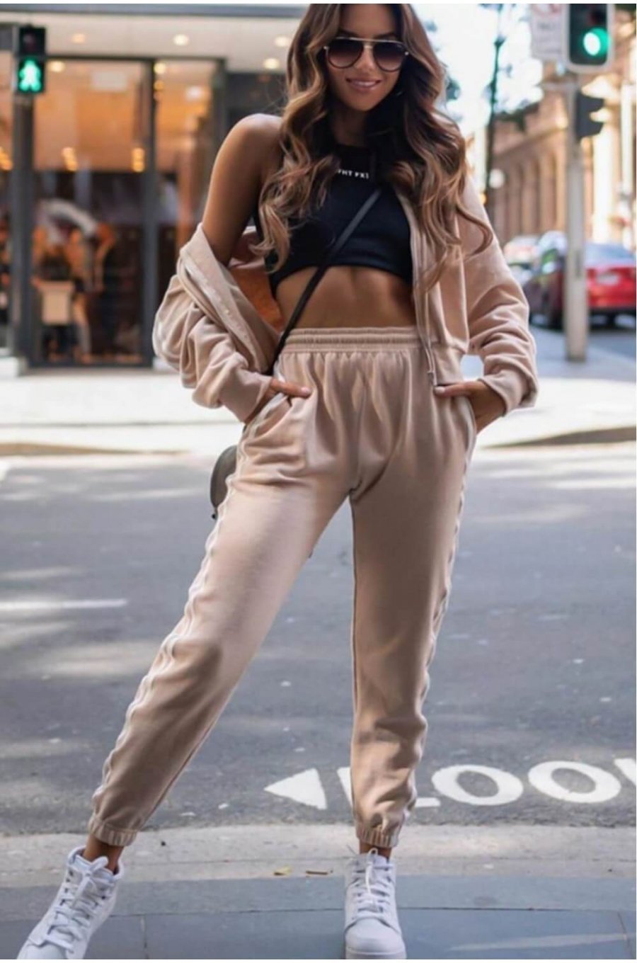 Trening dama sport, bej cu dungi albe Caroline 1 - jojofashion.ro