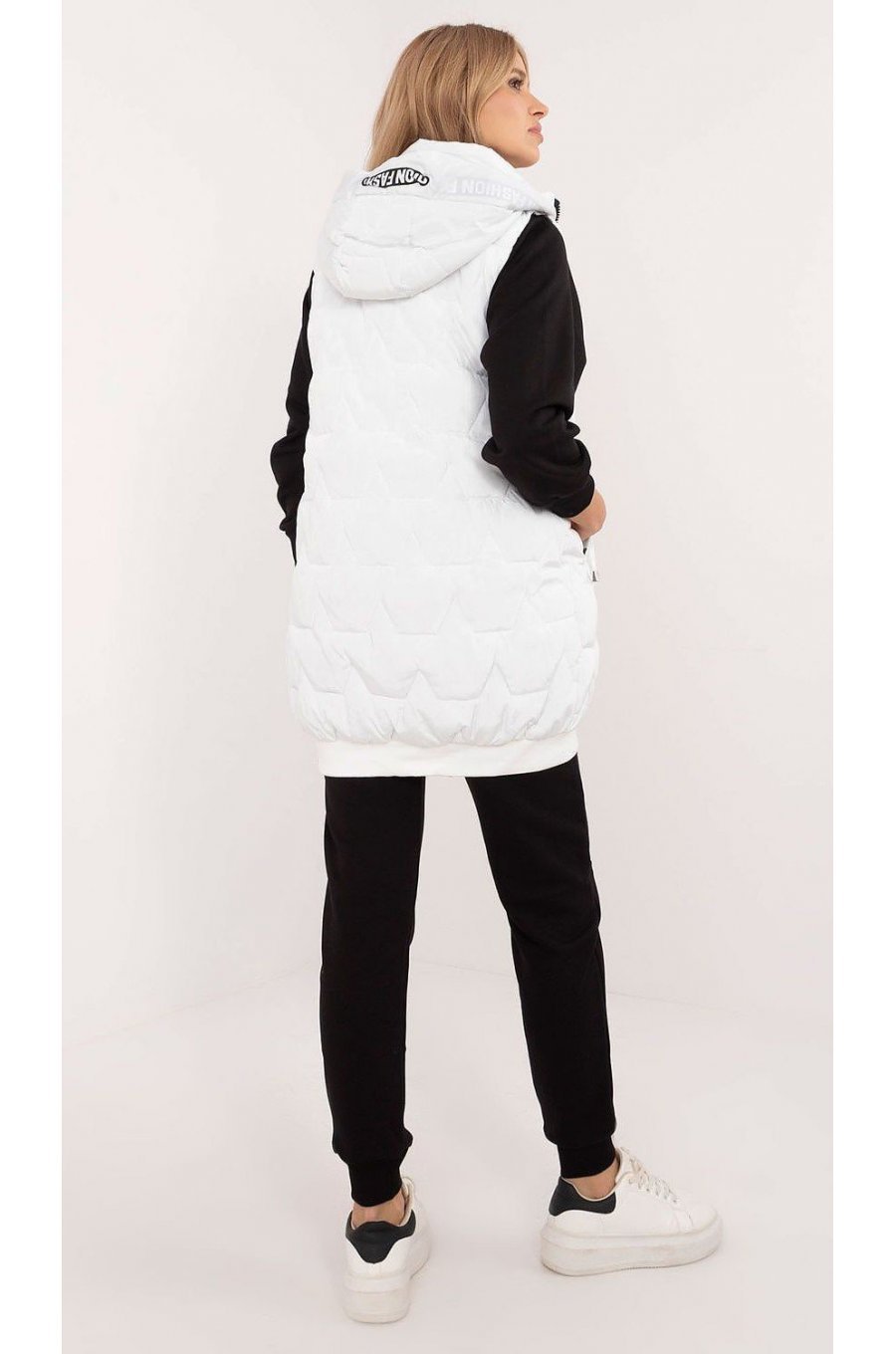 Vesta alba de dama, matlasata, midi, cu gluga, Lournes Vesta alba de dama, matlasata, midi, cu gluga, Lournes 3 - jojofashion.ro