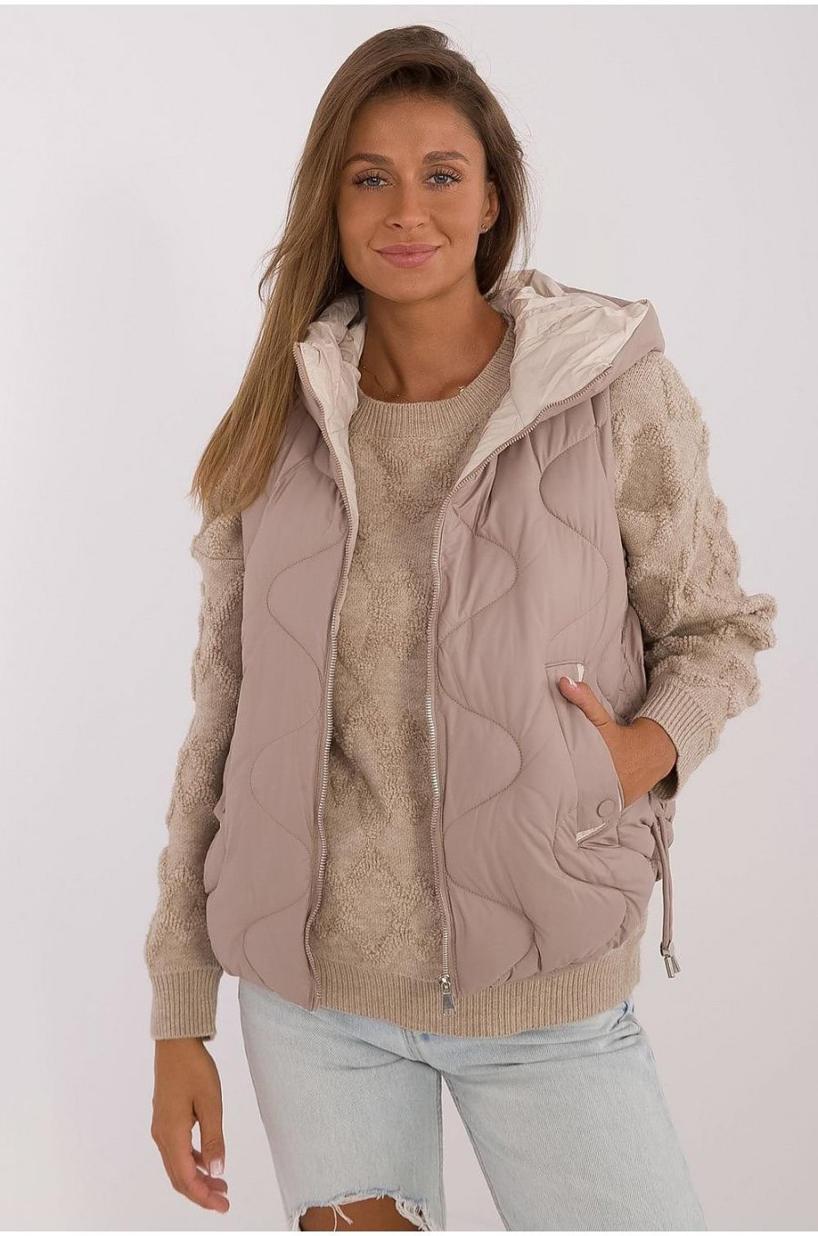 Vesta dama bej MBM, matlasata, cu puf si gluga, Ruky2 Vesta dama bej MBM, matlasata, cu puf si gluga, Ruky2 1 - jojofashion.ro