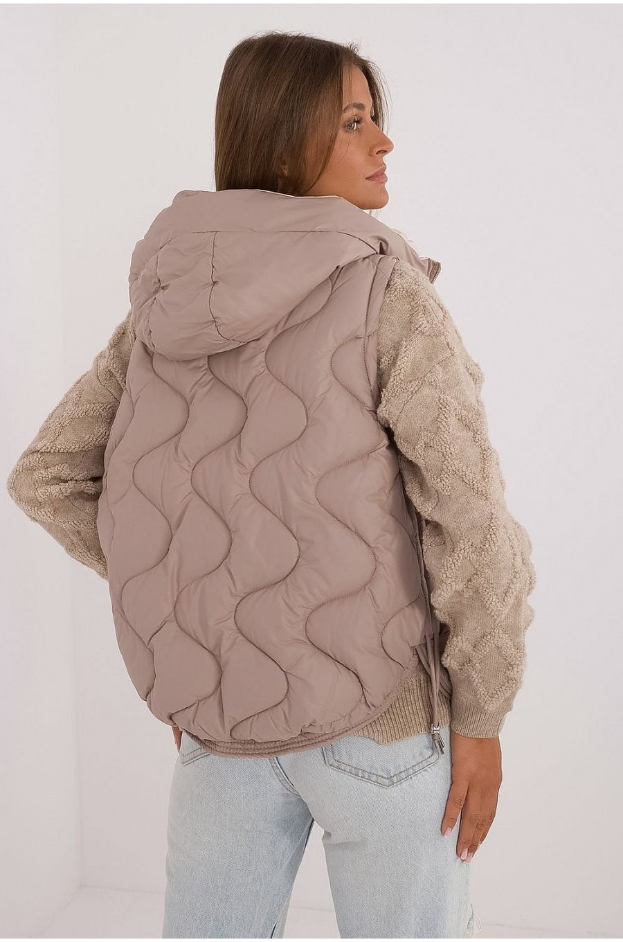 Vesta dama bej MBM, matlasata, cu puf si gluga, Ruky2 Vesta dama bej MBM, matlasata, cu puf si gluga, Ruky2 3 - jojofashion.ro