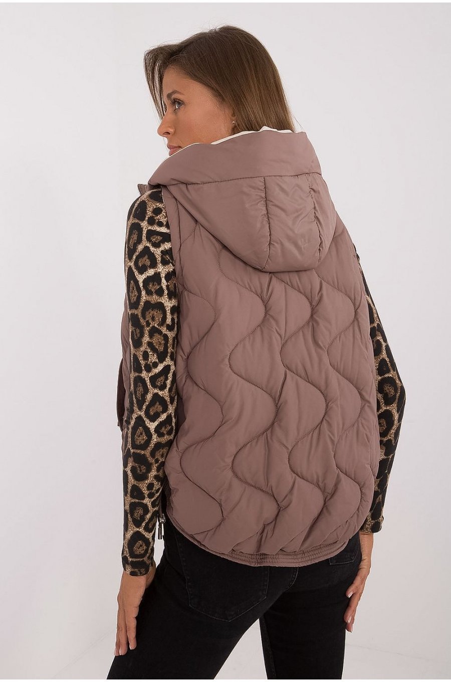 Vesta dama cappuccino MBM, matlasata, cu puf si gluga, Ruky3 Vesta dama cappuccino MBM, matlasata, cu puf si gluga, Ruky3 3 - jojofashion.ro